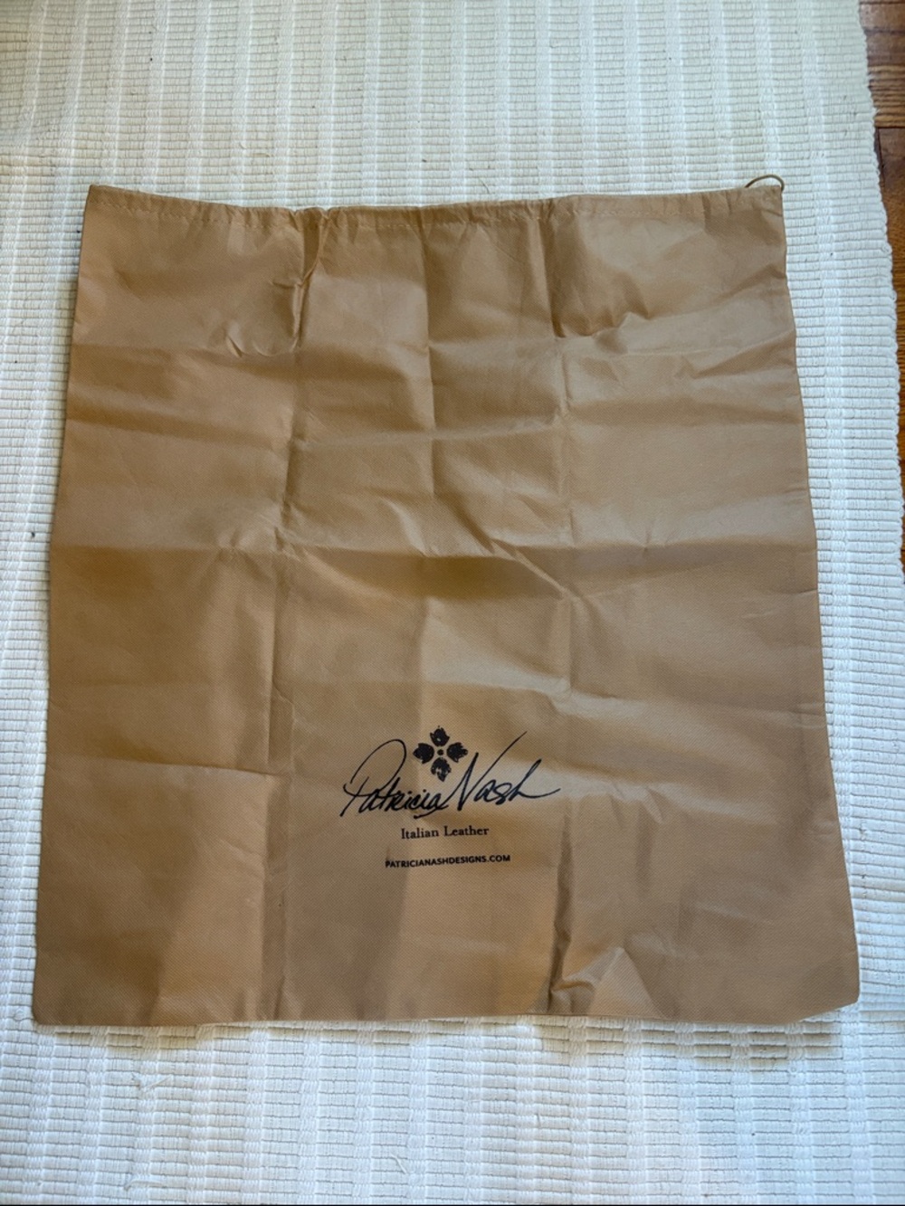Patricia Nash Logo Dust Bag in Tan